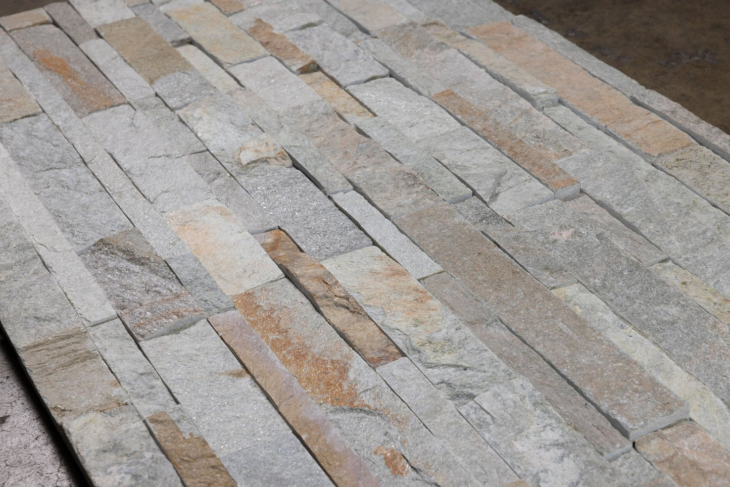 Geneva (Quartzite) - Stone Ledger Corners